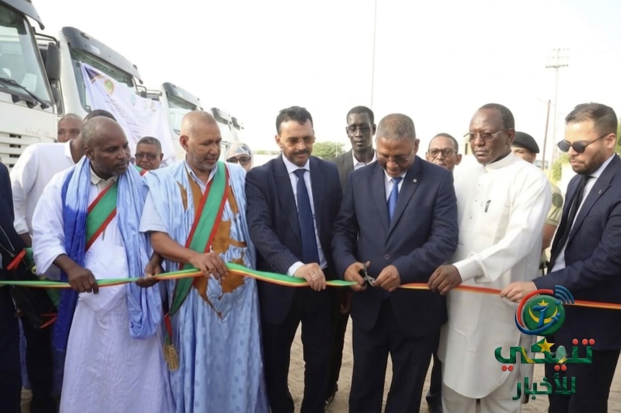 وزير اللامركزية والتنمية المحلية يشرف على تسليم صهاريج مياه ويؤكد على أهمية صيانة المنشآت البلدية