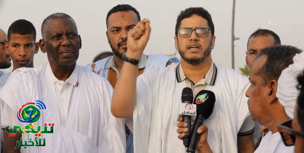 وقفة بساحة ابن عباس تطالب بالإفراج عن اللواء المتقاعد لبات ولد معيوف