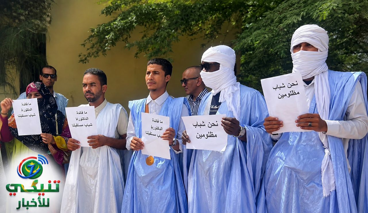 حملة بكالوريا يحتجون أمام وزارة التربية: «معدل 10 لا ينبغي أن يكون سببًا للإقصاء