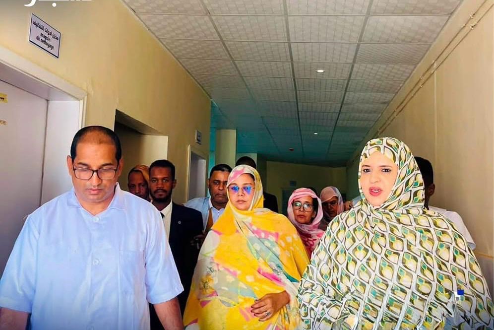 وزيرة العمل الاجتماعي تتفقد مرضى الفشل الكلوي بأطار وتقدم لهم الدعم والمساعدة