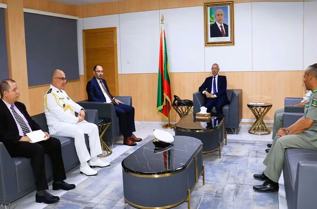 وزير الدفاع والسفير الجزائري يبحثان تعزيز التعاون العسكري بين موريتانيا والجزائر