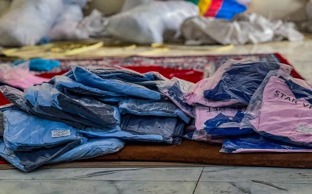 بلدية تفرغ زينه توزع الزي المدرسي على كافة المدارس العمومية بالمقاطعة