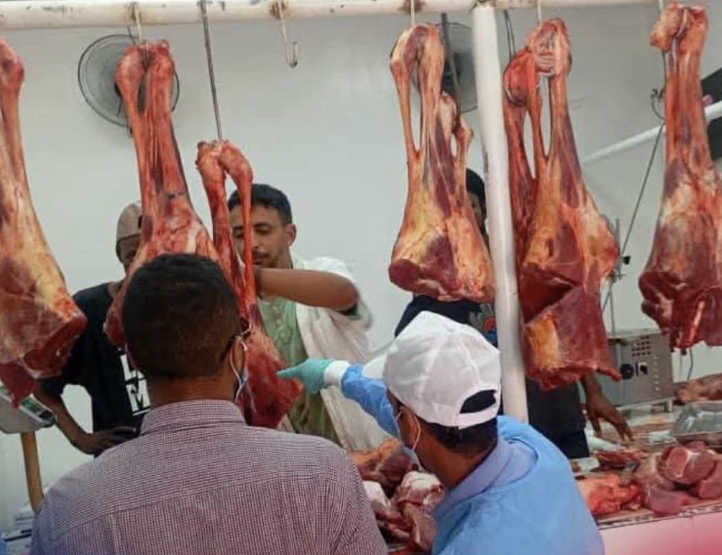 حملة رقابية في نواكشوط لفحص اللحوم الحمراء والكشف عن المواد الخطرة